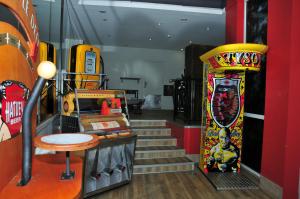 a room with stairs and a game room with a machine at Cit'Hotel Europeen in Angoulême