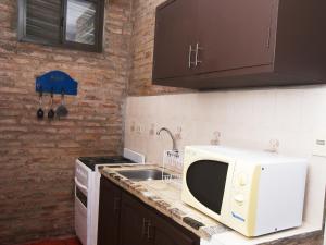 Кухня или мини-кухня в Posada del Barranco Apart & Suites
