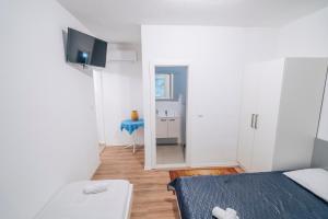 Postel nebo postele na pokoji v ubytování Apt White Idyll, 3 bedrooms, 3 bathrooms, terrace apt