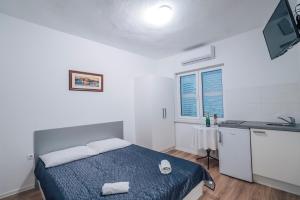 Postel nebo postele na pokoji v ubytování Apt White Idyll, 3 bedrooms, 3 bathrooms, terrace apt