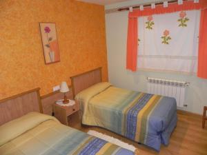 Cama ou camas em um quarto em O Lar de Carmiña