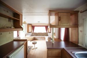 Kuchyň nebo kuchyňský kout v ubytování Camping und Chalet Saggraben + 20 fotografií
