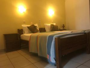 Ein Bett oder Betten in einem Zimmer der Unterkunft Hotel Kassandra
