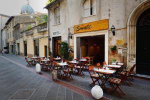 Restorāns vai citas vietas, kur ieturēt maltīti, naktsmītnē Le camere di Sementis