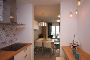 Kuchyňa alebo kuchynka v ubytovaní Giżycko - Wilkasy - ApartMazury + 18 fotografií