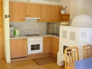 A kitchen or kitchenette at Landhäusl
