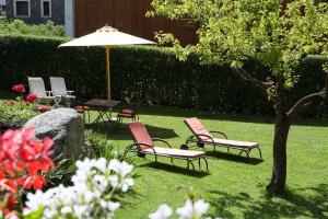 a group of chairs and an umbrella in a yard at Hotel Bottaccio in Frascati