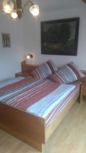 Rúm í herbergi á Apartman Majak Sec