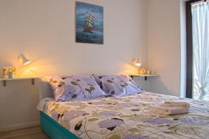 Postel nebo postele na pokoji v ubytování Apartments Jadranovo