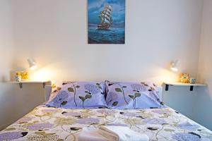 Postel nebo postele na pokoji v ubytování Apartments Jadranovo