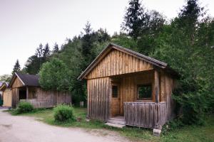 Budova, v ktorej sa kemping nachádza