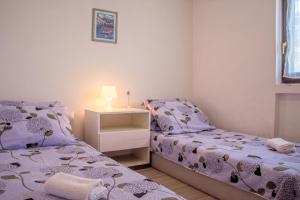 Postel nebo postele na pokoji v ubytování Apartments Jadranovo