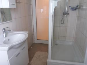 Ein Badezimmer in der Unterkunft Apartment Osk