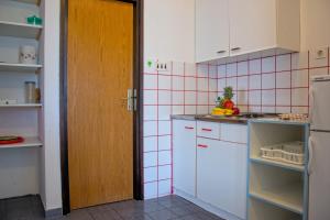 Kuchyň nebo kuchyňský kout v ubytování Apartments Jadranovo