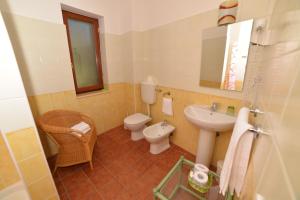 a bathroom with a toilet and a sink at La Locanda di Campagna in Agropoli