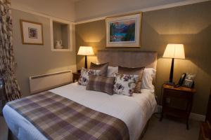 a bedroom with a bed and two lamps and a phone at Port Charlotte Hotel in Port Charlotte
