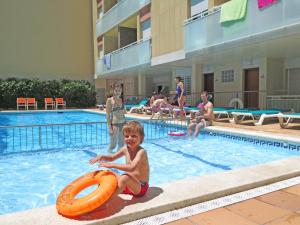 Bazén v ubytování Apartaments Costa d'Or nebo v jeho okolí