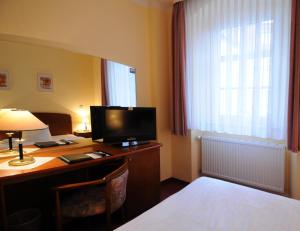 TV a/nebo společenská místnost v ubytování Hotel Döbelner Hof