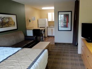Гостиная зона в Extended Stay America Select Suites - Raleigh - Research Triangle Park - Hwy 55