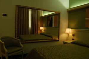 A bed or beds in a room at HM MotelHotel
