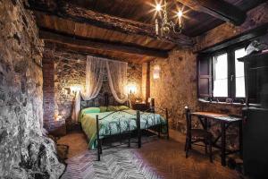 Postel nebo postele na pokoji v ubytování B&B La Voce del Fiume Dimora storica di Charme