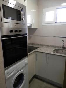Kuchyň nebo kuchyňský kout v ubytování Acuarium 3-Fincas Benidorm