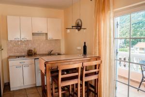 Kuchyň nebo kuchyňský kout v ubytování daMonte – Apartments and rooms