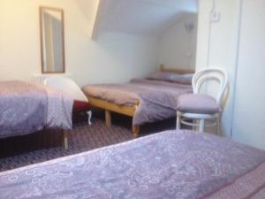 En eller flere senger på et rom på Bronte House Hotel