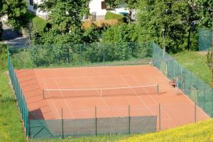 Tenis a/nebo squash v ubytování Gasthof Landhotel Hubmann nebo okolí