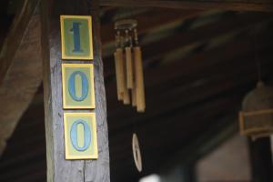 a close up of a wooden sign with the number one at Casa da Ferrugem in Garopaba
