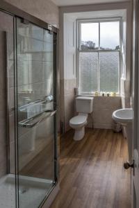 A bathroom at The Glenburn Hotel 