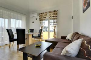 TV a/nebo společenská místnost v ubytování Apartments Kralj