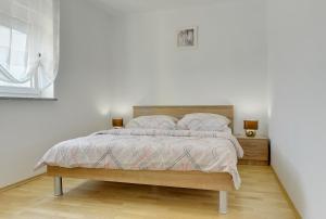 Postel nebo postele na pokoji v ubytování Apartments Kralj