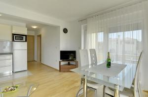 TV a/nebo společenská místnost v ubytování Apartments Kralj