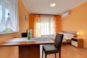 Postel nebo postele na pokoji v ubytování Apartments Kralj
