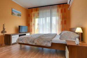 Postel nebo postele na pokoji v ubytování Apartments Kralj