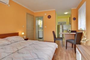 Postel nebo postele na pokoji v ubytování Apartments Kralj