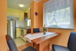Kuchyň nebo kuchyňský kout v ubytování Apartments Kralj
