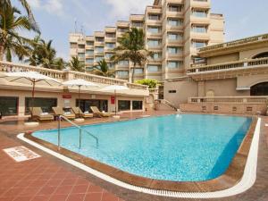 Poolen vid eller i närheten av The Gateway Hotel Beach Road Visakhapatnam