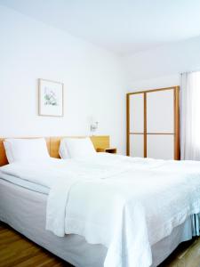 Llit o llits en una habitació de Hotel Kockska Gården