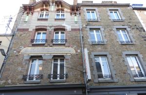 a tall brick building with windows and balconies at Hotel Ar Terra Nova in Saint Malo
