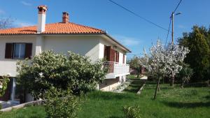 Ein Garten an der Unterkunft Gianna Apartment Labin