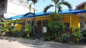 Gallery image of Yellow House Vacation Rental in Subic