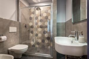 A bathroom at Blu Notte Guest House