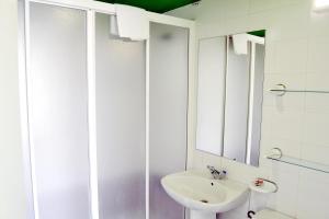 Motion Chueca Hostel的一间浴室