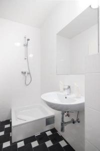 
A bathroom at Baum´s Rheinhotel
