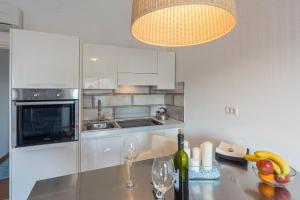 a kitchen with a counter with wine glasses and a light at Monte & Paradiso in Pula