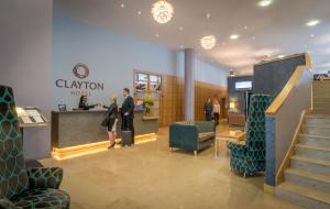 Lobi atau kawasan kaunter penerimaan di Clayton Hotel Cardiff Lane