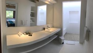 Ένα μπάνιο στο Entremonte Wellness Hotel and Spa