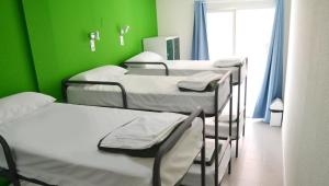 Motion Chueca Hostel客房内的一张或多张床位
